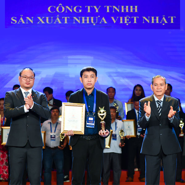 Việt Nhật vinh dự nhận giải thưởng Thương hiệu số 1 Việt Nam