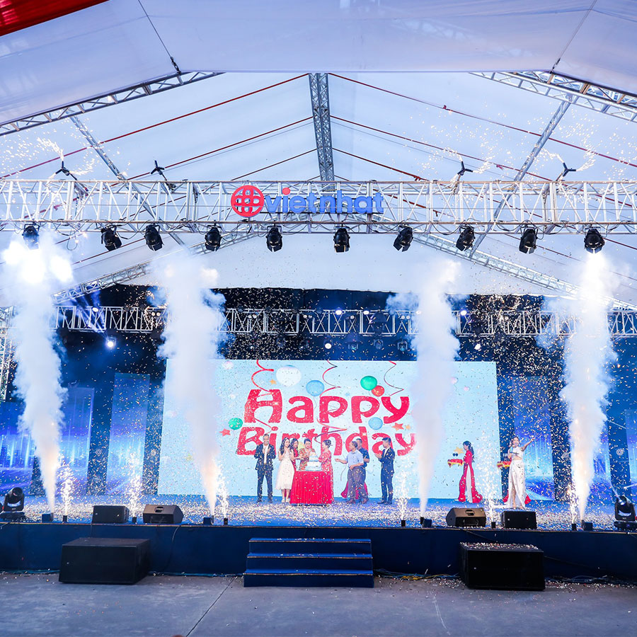 Impressive celebration of the 20th anniversary of Viet Nhat Plastic Company