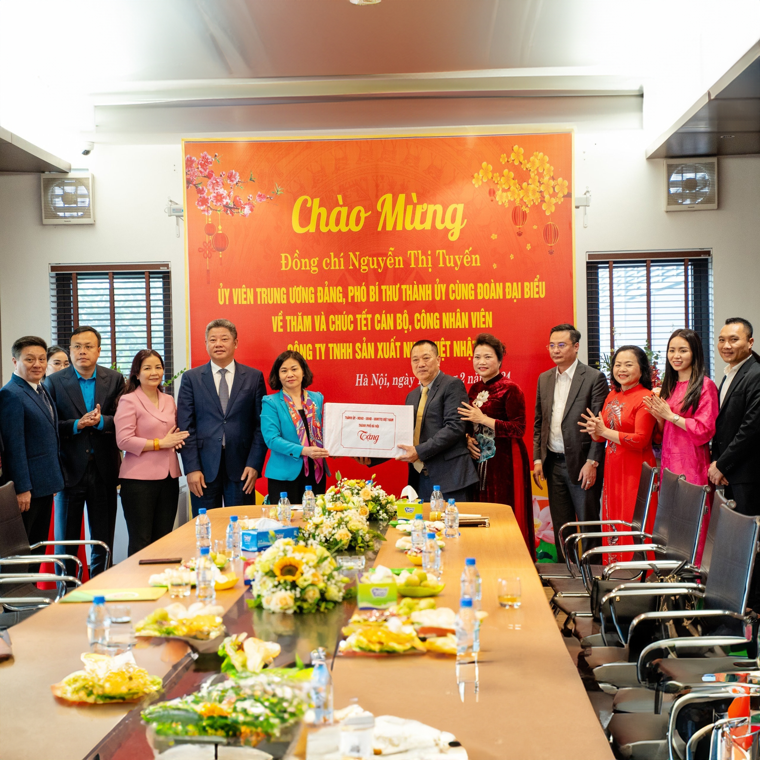 Nhựa Việt Nhật vinh dự tiếp đón lãnh đạo thành phố Hà Nội đến tham quan nhà máy và động viên công nhân viên đầu năm mới