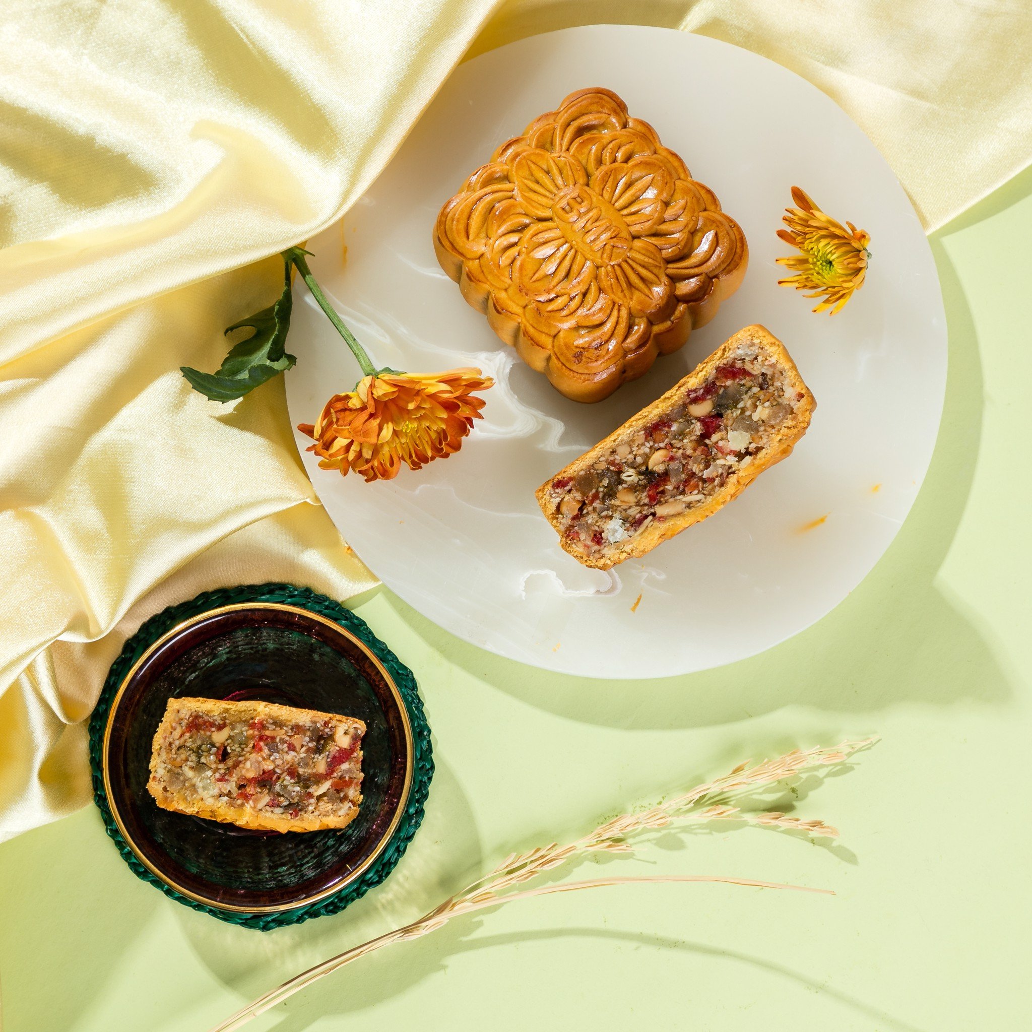 Tự làm bánh nướng trung thu nhân thập cẩm đón Tết Đoàn viên