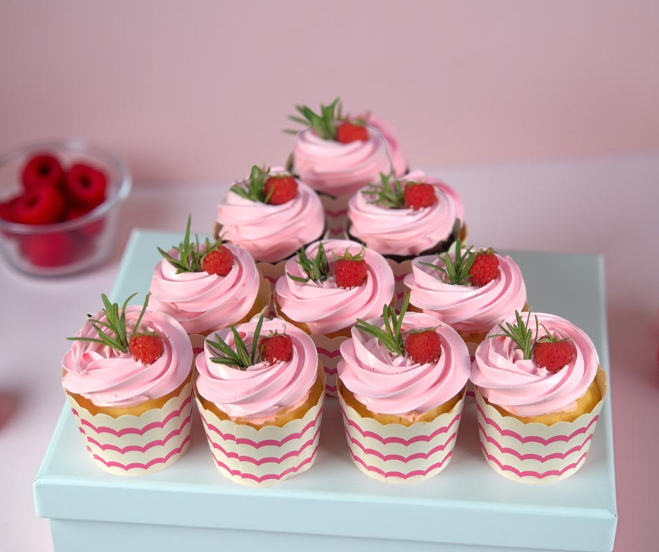 TỰ TAY LÀM BÁNH CUPCAKE HOA HỒNG NGỌT NGÀO TẶNG MẸ NHÂN NGÀY 20-10