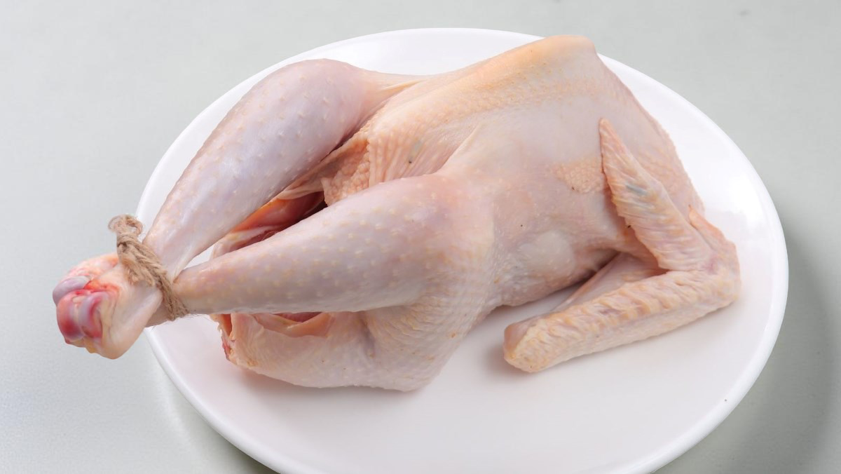 TUYỆT CHIÊU NHỔ LÔNG GÀ VÀ SƠ CHẾ GÀ SIÊU NHANH CHO NGÀY TẾT BẬN RỘN