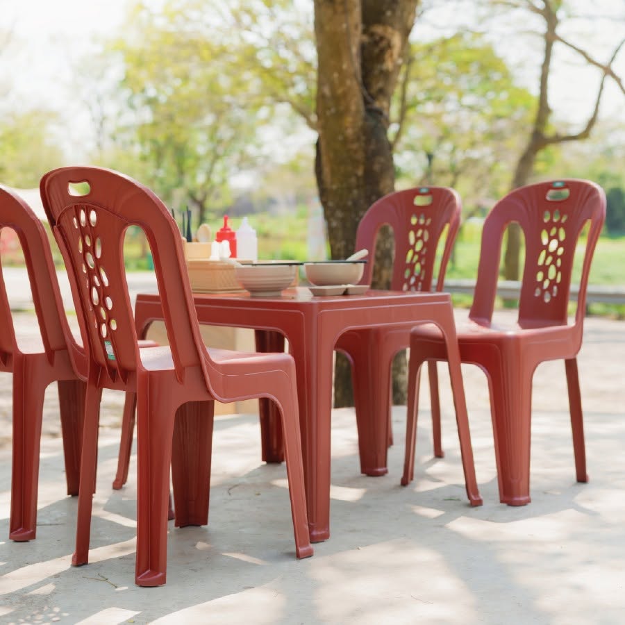 MẸO LÀM SẠCH BÀN GHẾ NHỰA Ố VÀNG THẦN TỐC SAU THỜI GIAN DÀI SỬ DỤNG