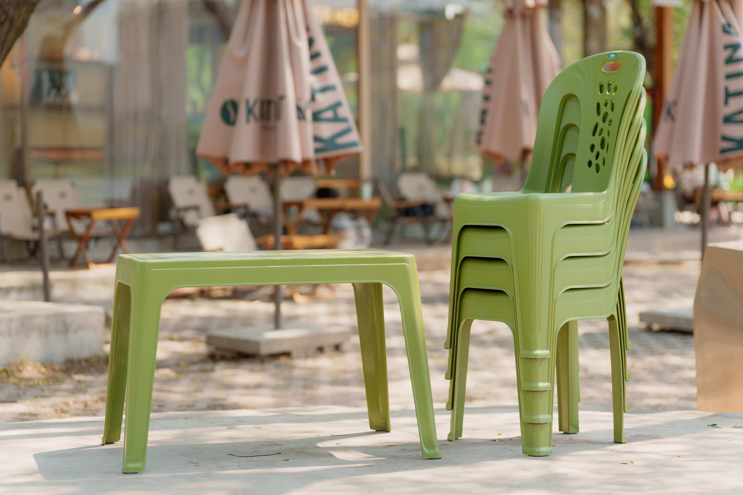 Sử dụng nội thất đa năng linh hoạt để thiết kế quán ăn