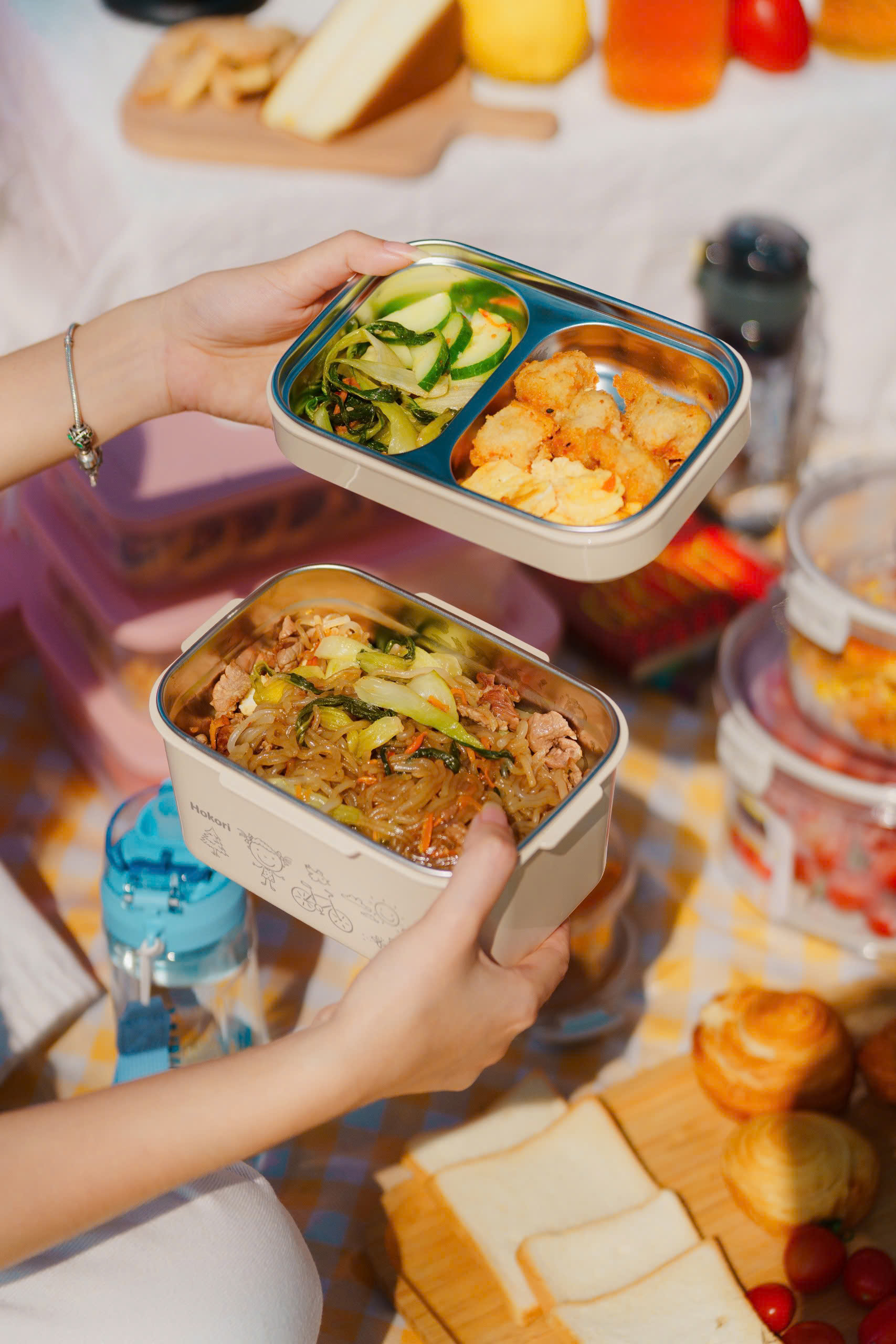 Bảo quản đồ ăn đi picnic bằng hộp cơm giữ nhiệt