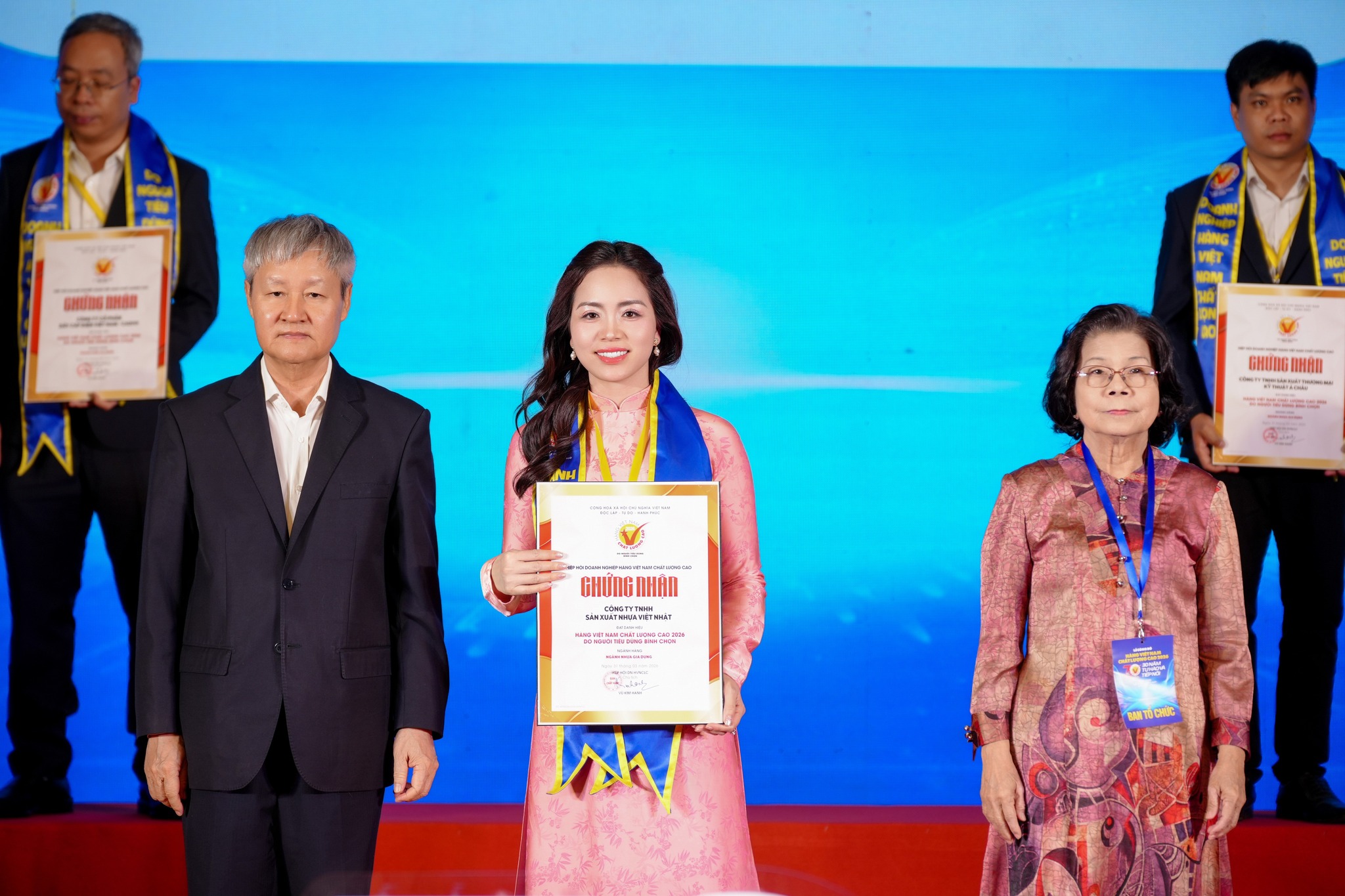 Nhựa Việt Nhật 13 năm liên tiếp đạt HVNCLC