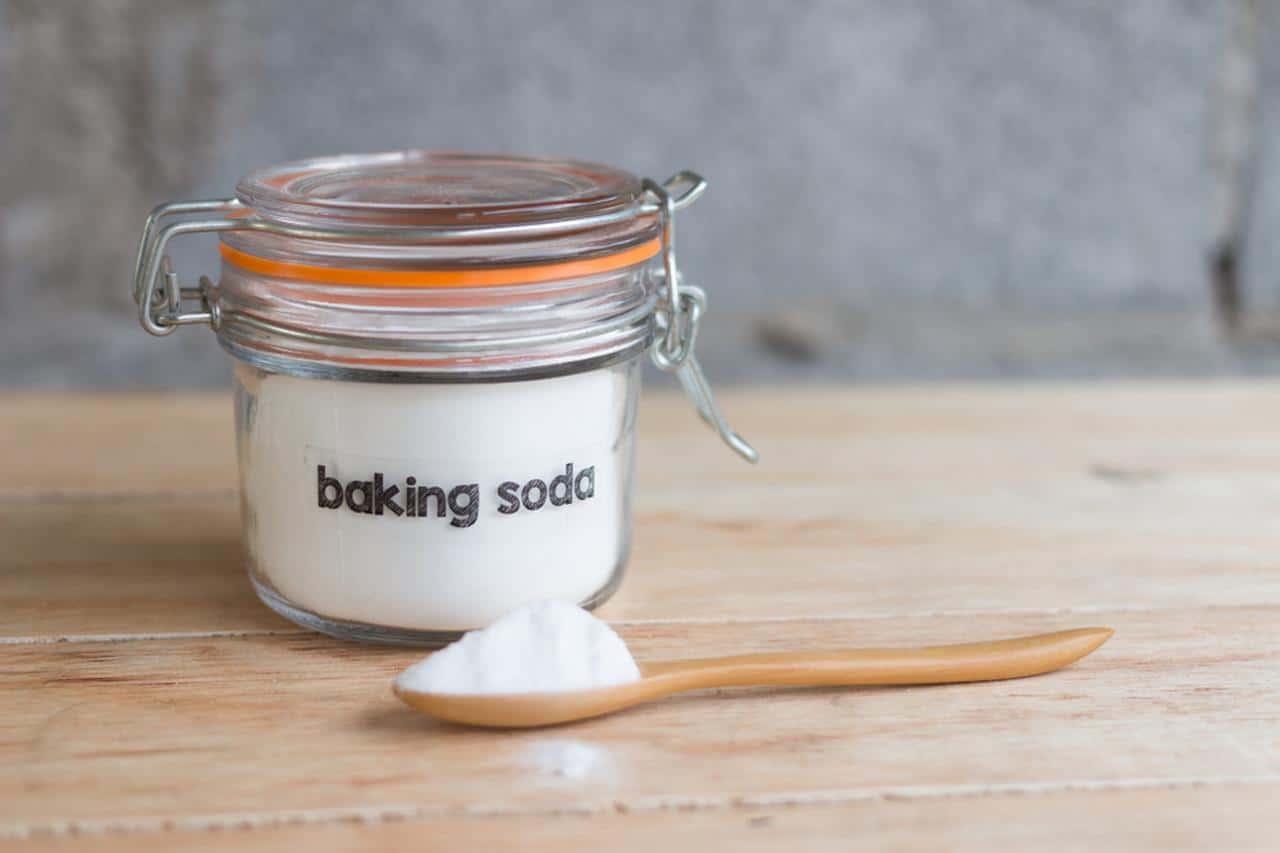 khử mùi tủ nhựa bằng baking soda