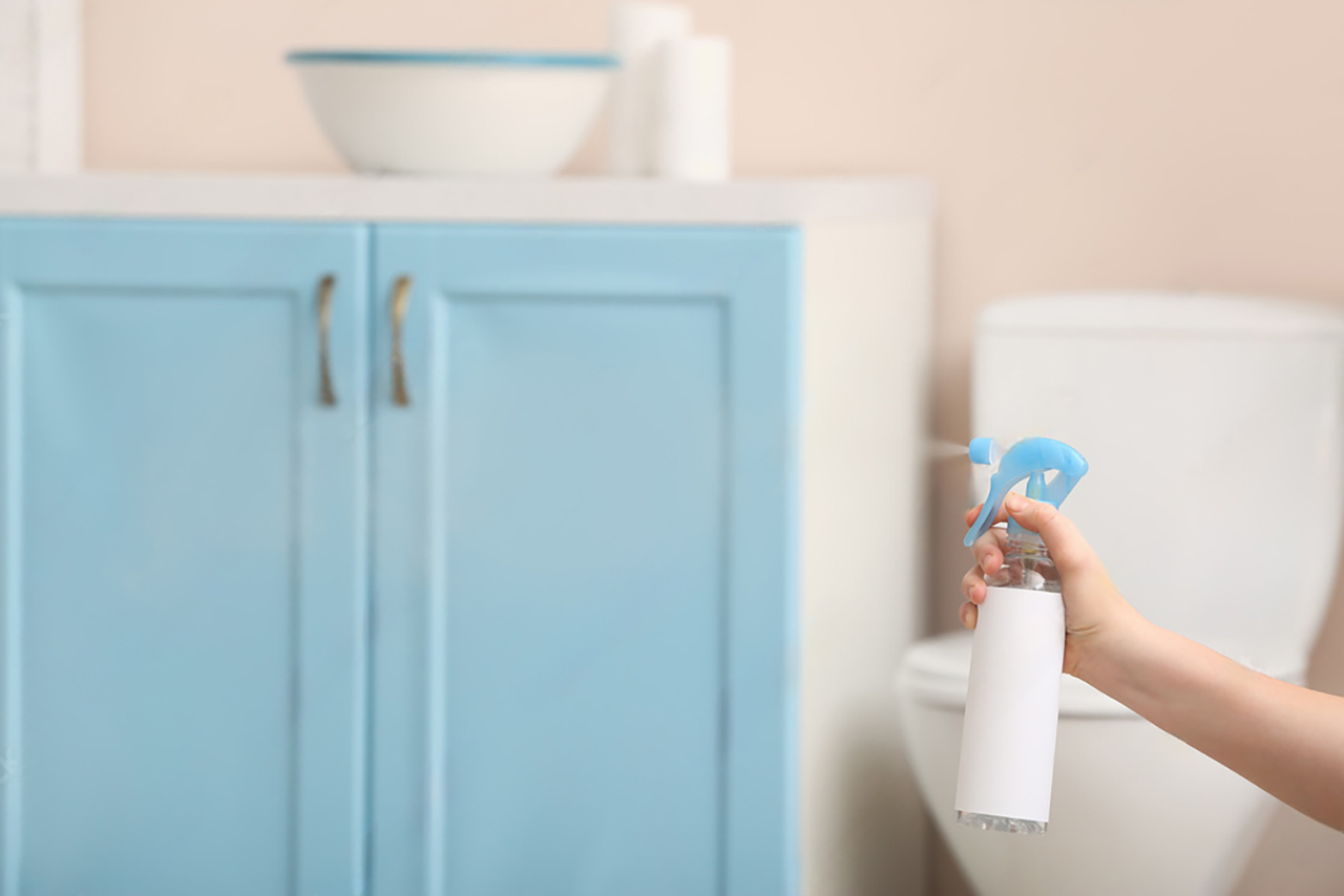 khử mùi tủ nhựa bằng nước hoa