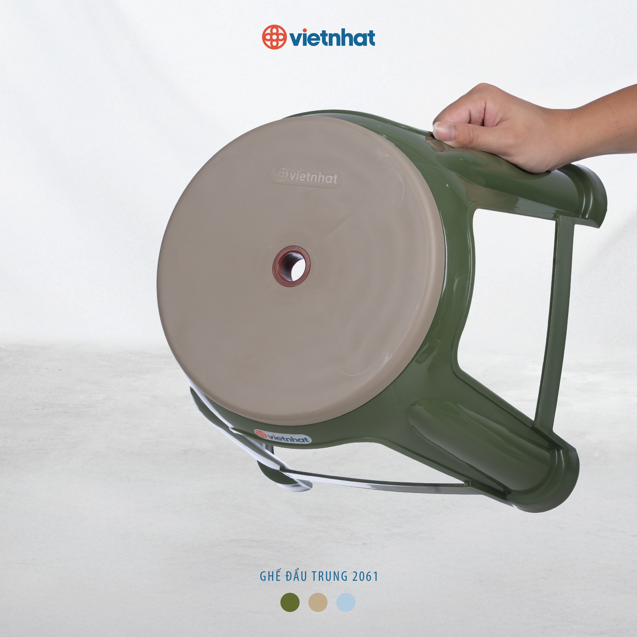 Lỗ tròn trên ghế nhựa