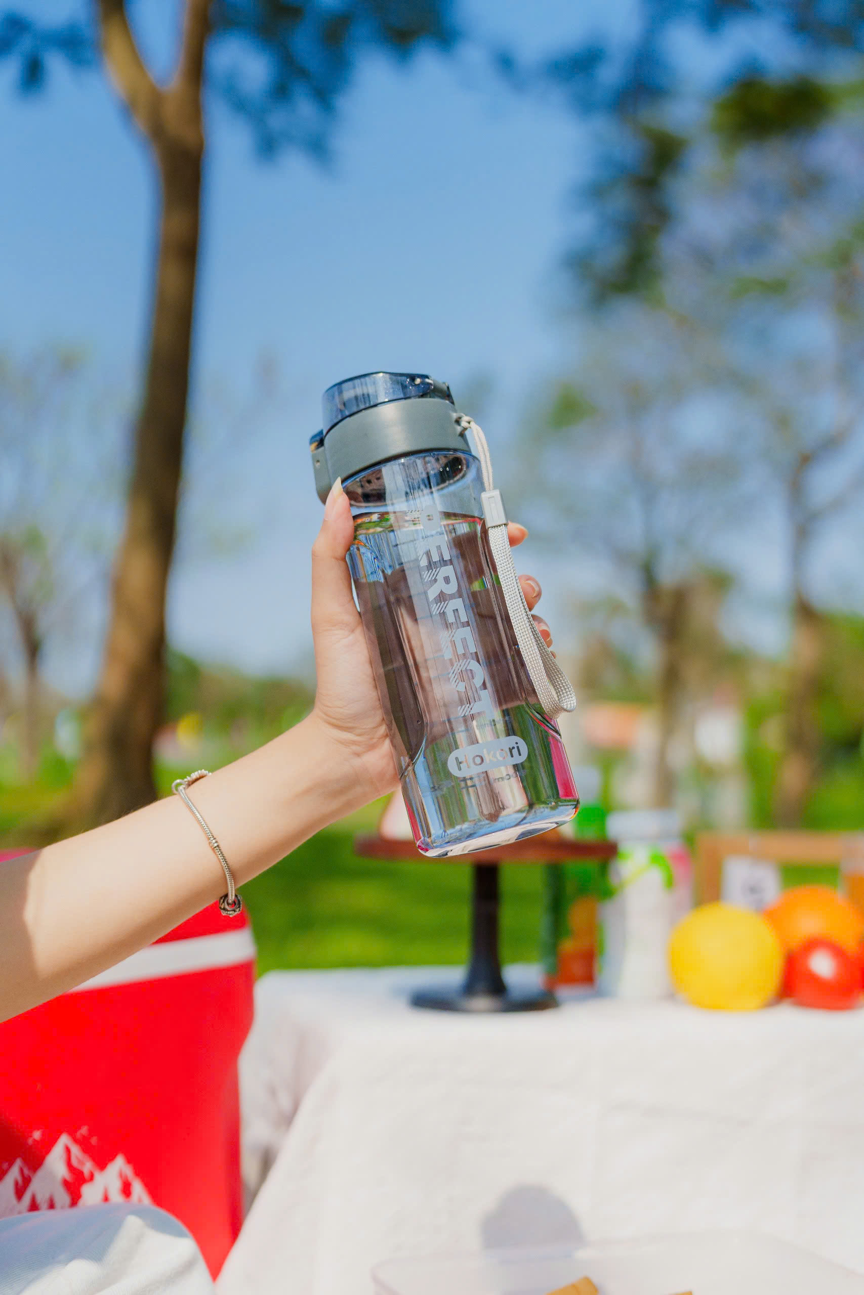 Chuẩn bị bình nước khi đi trekking