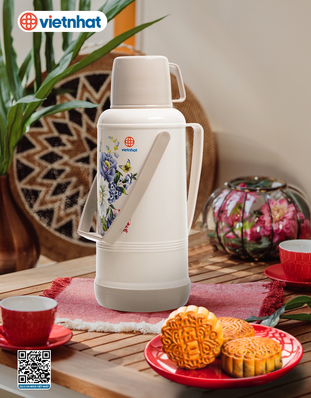 ăn bánh trung thu và uống trà