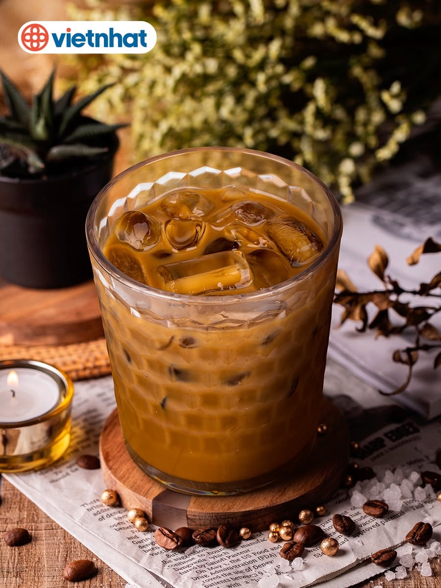 nguyên nhân cốc nhựa ố vàng 